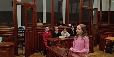 Klasa 5b w sądzie